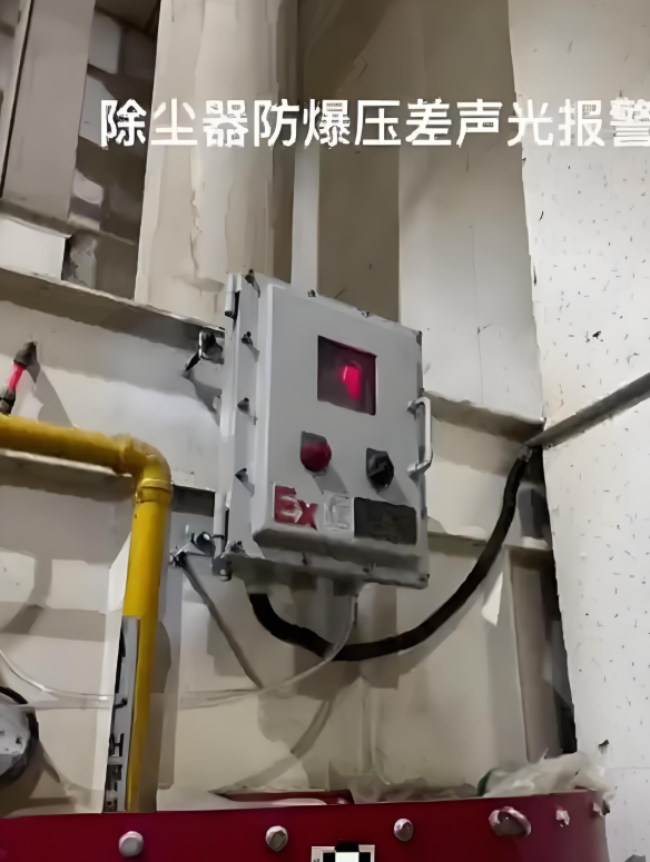 技术人员安装除尘器压差监测设备