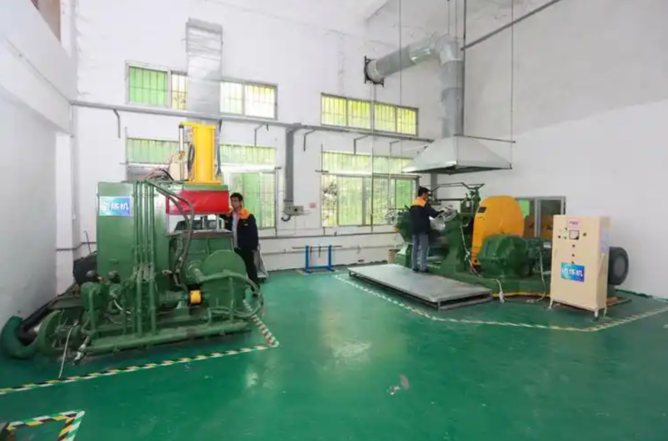 橡胶密炼车间粉尘产生点