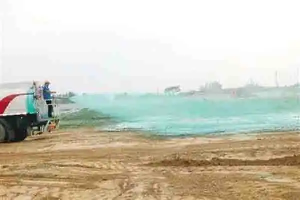 喷洒扬尘抑制剂