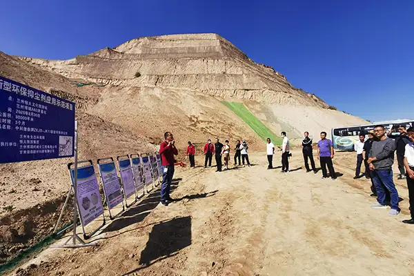 代替防尘网，工地上使用抑尘剂治理扬尘实验成功
